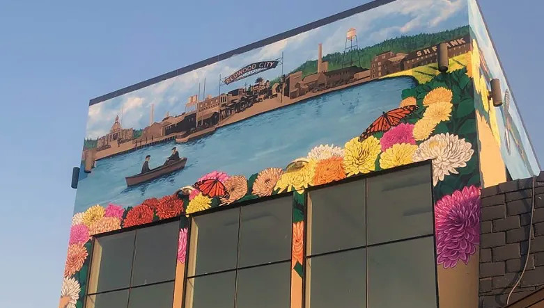 Stunning mural at Roosevelt Plaza takes shape